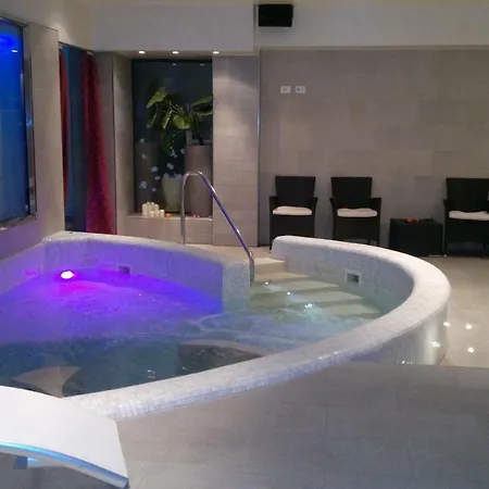 Baby Family Alda Amelia Hotel